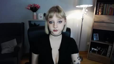 Madeline online show from October 19, 1:27 pm