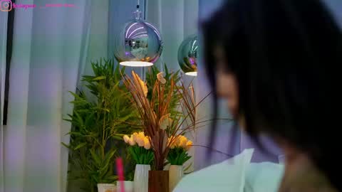 Dee online show from April 20, 1:36 pm