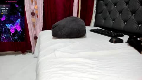 Snapshot of perla_thompson1 chatting on September 12, 8:33 pm Perla Thompson online show from September 12, 8:33 pm