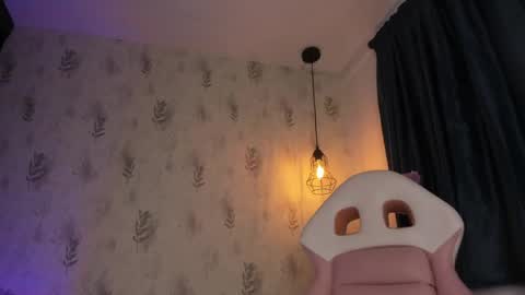 Perla online show from April 18, 2:35 am