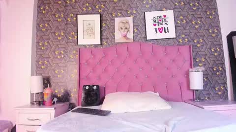 Snapshot of perlita_suarez chatting on March 6, 7:43 pm perlita_suarez online show from March 6, 7:43 pm