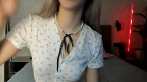 Mia online show from December 2, 8:34 am