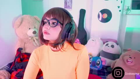 Snapshot of persephonee_ chatting on February 21, 10:37 pm Isa online show from February 21, 10:37 pm
