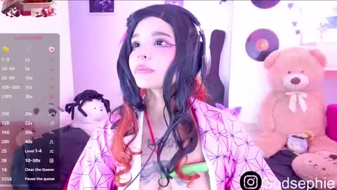 Snapshot of persephonee_ chatting on February 15, 8:43 pm Isa online show from February 15, 8:43 pm