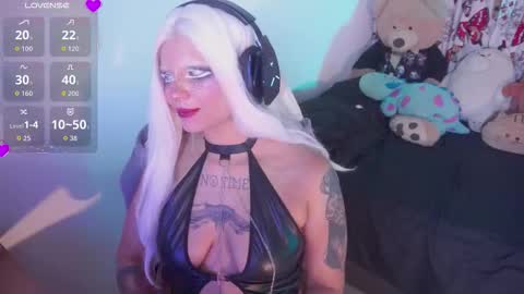 Snapshot of persephonee_ chatting on September 17, 2:15 am Isa online show from September 17, 2:15 am