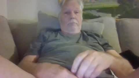 Snapshot of pervdude01 chatting on December 19, 10:13 am Nut4aNickel online show from December 19, 10:13 am