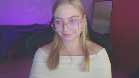 petalkiss online show from October 15, 6:20 pm