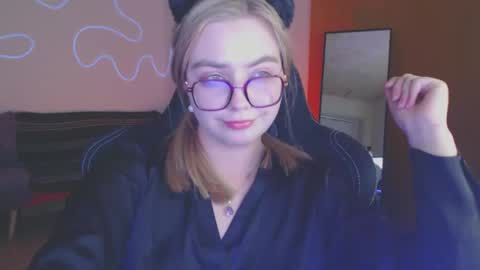 petalkiss online show from November 2, 5:57 pm