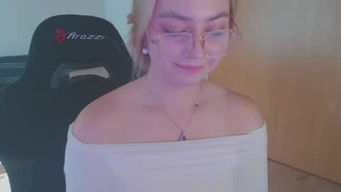 petalkiss online show from September 27, 11:41 am