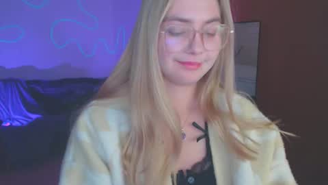 petalkiss online show from October 20, 6:35 pm