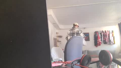 Snapshot of peterskinny24 chatting on October 28, 5:47 pm         ttps VF8L9ABFMref wl share online show from October 28, 5:47 pm