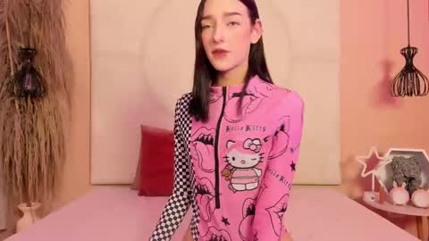 Snapshot of petiite_aliice chatting on February 26, 8:15 pm Alice online show from February 26, 8:15 pm