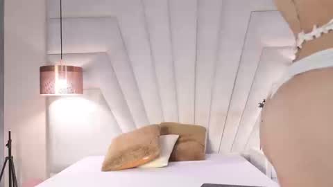 Snapshot of petiite_aliice chatting on September 19, 9:29 pm Alice online show from September 19, 9:29 pm