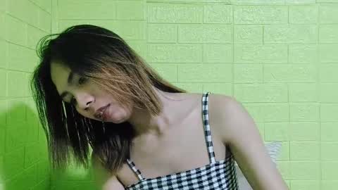 Snapshot of petite_dicklover chatting on December 1, 4:43 pm Yuriee online show from December 1, 4:43 pm