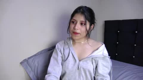 Snapshot of petite_paola chatting on December 11, 12:44 am petite paola online show from December 11, 12:44 am