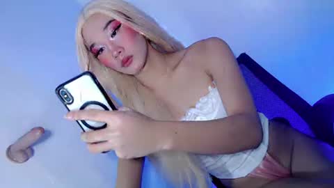 Snapshot of petite_steffi69 chatting on September 11, 11:00 am petite_steffi69 online show from September 11, 11:00 am