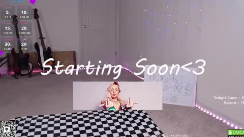 Snapshot of petitebrat chatting on February 19, 8:52 pm PiperAvery online show from February 19, 8:52 pm