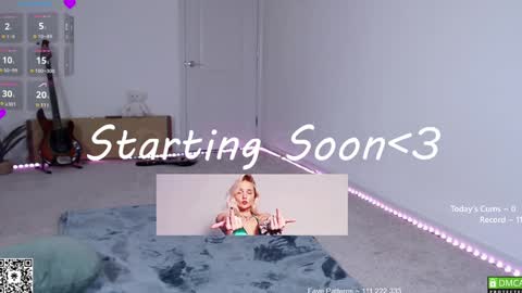 Snapshot of petitebrat chatting on February 4, 7:44 pm PiperAvery online show from February 4, 7:44 pm