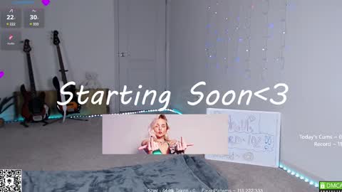 Snapshot of petitebrat chatting on February 22, 3:23 am PiperAvery online show from February 22, 3:23 am