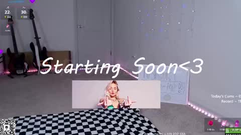Snapshot of petitebrat chatting on February 20, 7:30 pm PiperAvery online show from February 20, 7:30 pm