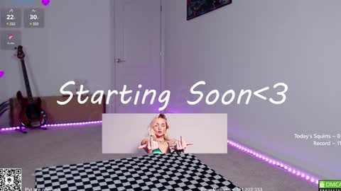 Snapshot of petitebrat chatting on January 25, 12:27 am PiperAvery online show from January 25, 12:27 am