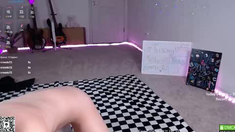 Snapshot of petitebrat chatting on February 25, 9:48 pm PiperAvery online show from February 25, 9:48 pm