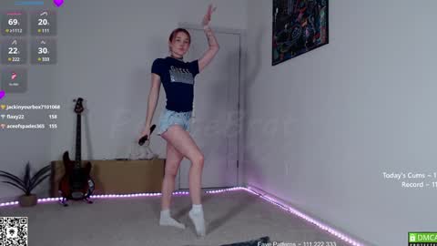 Snapshot of petitebrat chatting on February 7, 2:04 pm PiperAvery online show from February 7, 2:04 pm