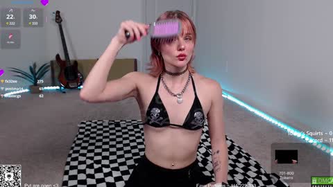 Snapshot of petitebrat chatting on January 25, 8:00 pm PiperAvery online show from January 25, 8:00 pm