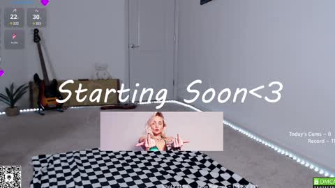 Snapshot of petitebrat chatting on January 31, 9:05 pm PiperAvery online show from January 31, 9:05 pm