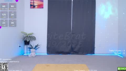 Snapshot of petitebrat chatting on September 21, 3:21 am PiperAvery online show from September 21, 3:21 am