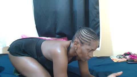 petitegirly12 online show from September 16, 2:31 pm