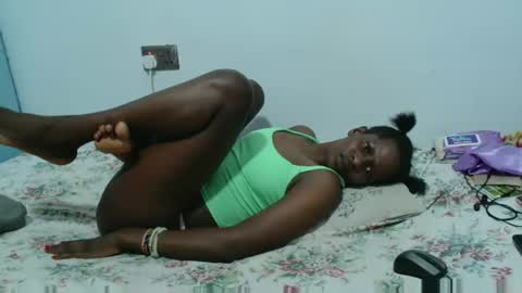 petitegirly12 online show from March 6, 5:33 pm