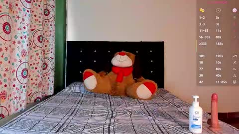 Snapshot of petitelexy_ chatting on September 17, 7:39 pm Lexy online show from September 17, 7:39 pm