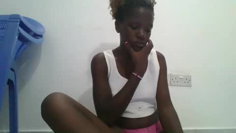 petitesweetchiq online show from November 8, 7:50 pm