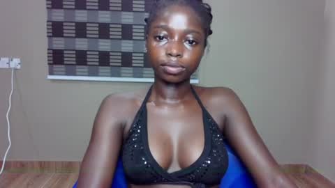 petitexxebony online show from June 29, 7:35 pm