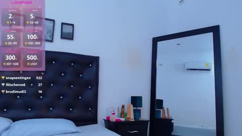 petitteslutt_ online show from September 8, 7:46 pm