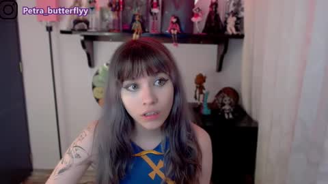 Snapshot of petra_butterfly chatting on February 18, 12:15 am i.. .U can call me Nick .... Help me to reach 200 thumbs up online show from February 18, 12:15 am