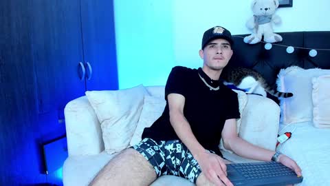 Snapshot of philiprich chatting on January 8, 8:07 pm philiprich online show from January 8, 8:07 pm