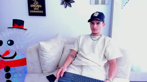 Snapshot of philiprich chatting on December 16, 7:32 pm philiprich online show from December 16, 7:32 pm