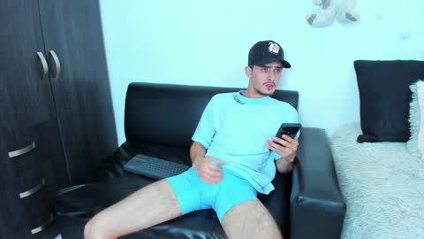 Snapshot of philiprich chatting on December 11, 7:25 pm philiprich online show from December 11, 7:25 pm