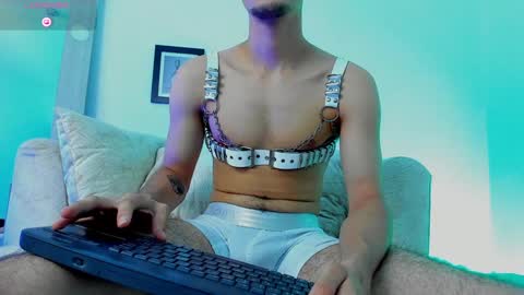 Snapshot of philiprich chatting on January 13, 10:03 pm philiprich online show from January 13, 10:03 pm