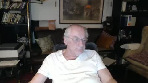 Snapshot of philoumis2 chatting on February 1, 11:37 pm Philippe online show from February 1, 11:37 pm
