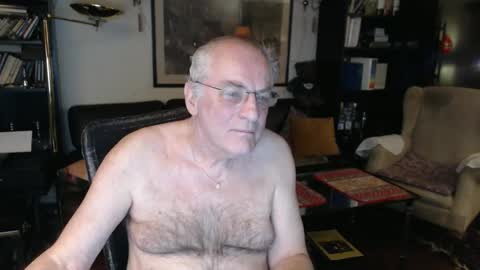 Snapshot of philoumis2 chatting on December 1, 11:51 pm Philippe online show from December 1, 11:51 pm