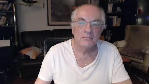 Snapshot of philoumis2 chatting on December 5, 11:56 pm Philippe online show from December 5, 11:56 pm