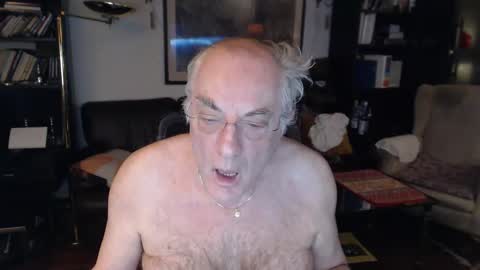 Snapshot of philoumis2 chatting on December 5, 12:14 am Philippe online show from December 5, 12:14 am
