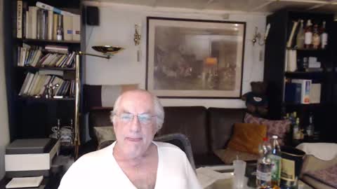 Snapshot of philoumis2 chatting on March 8, 12:55 am Philippe online show from March 8, 12:55 am