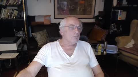 Snapshot of philoumis2 chatting on February 6, 8:34 pm Philippe online show from February 6, 8:34 pm
