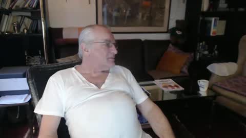 Snapshot of philoumis2 chatting on February 5, 3:52 pm Philippe online show from February 5, 3:52 pm