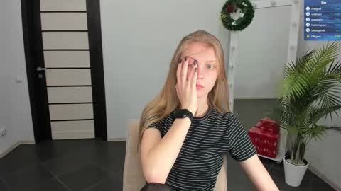 Phoebe online show from December 12, 11:28 am