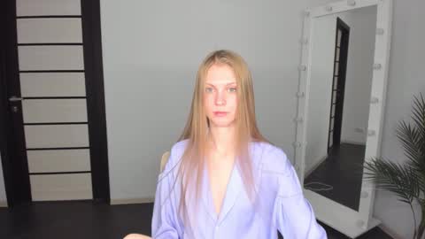 Phoebe online show from February 18, 2:27 am